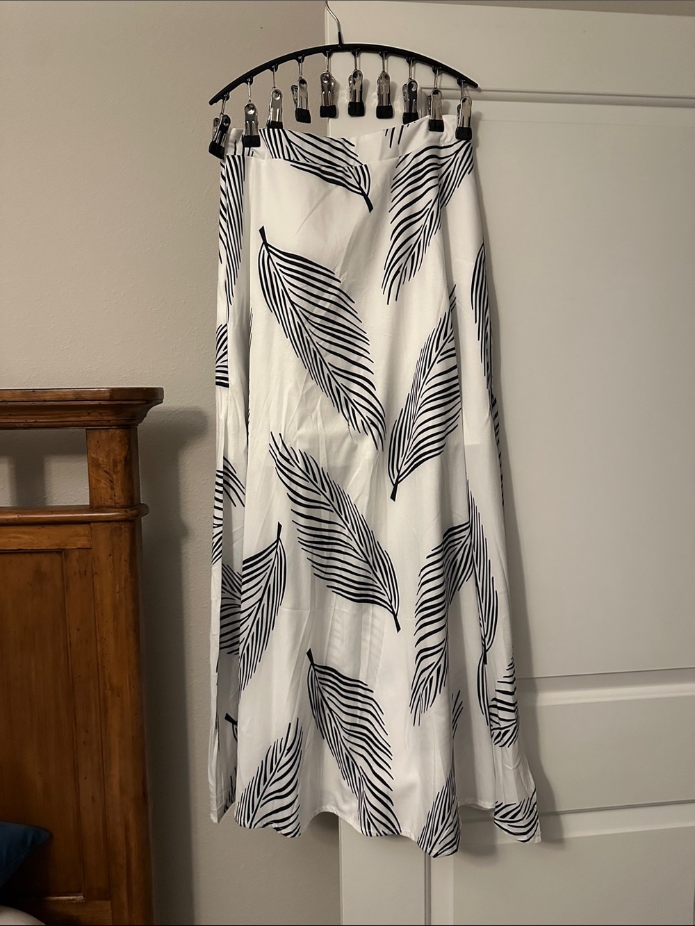 White and Black Leaf-Print Maxi Skirt - Picture 2 of 4